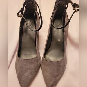 BCBGeneration  WOMEN'S BLACK AND GRAY SUEDE HEELS. SIZE 6.5 WITH HEEL STRAP
